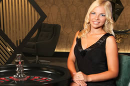 Auténticos crupieres, auténticas mesas de juego y una exclusiva atmósfera de Casino.
